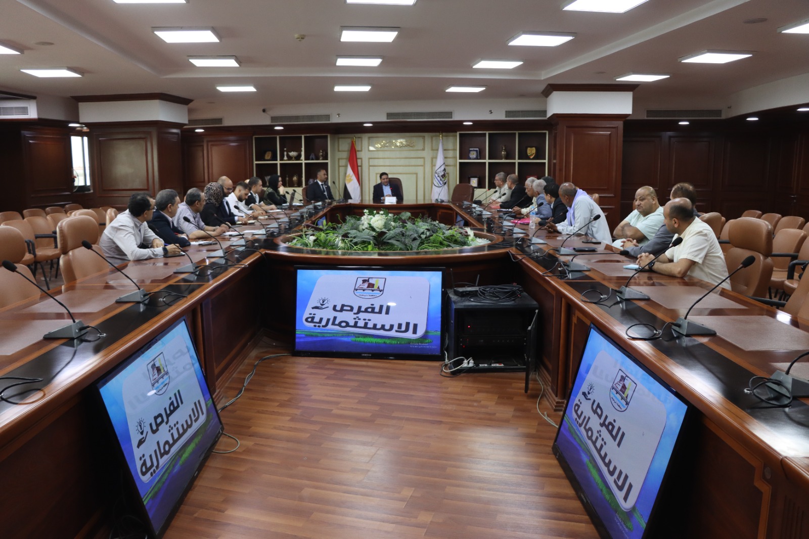 نائب المحافظ يستعرض الفرص الاستثمارية بالمحافظة